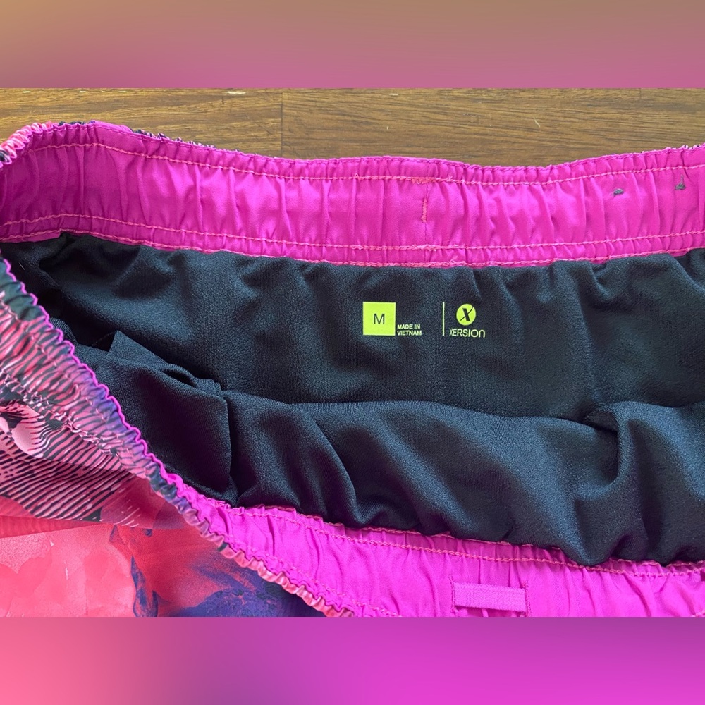 Womens Xersion shorts, size medium. - Picture 6 of 6